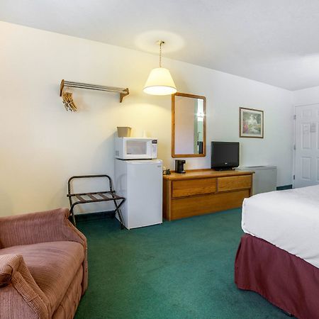 Rodeway Inn Whitehall Chambre photo