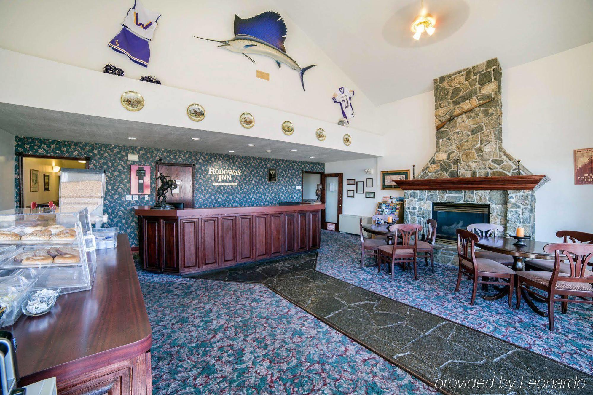 Rodeway Inn Whitehall Extérieur photo