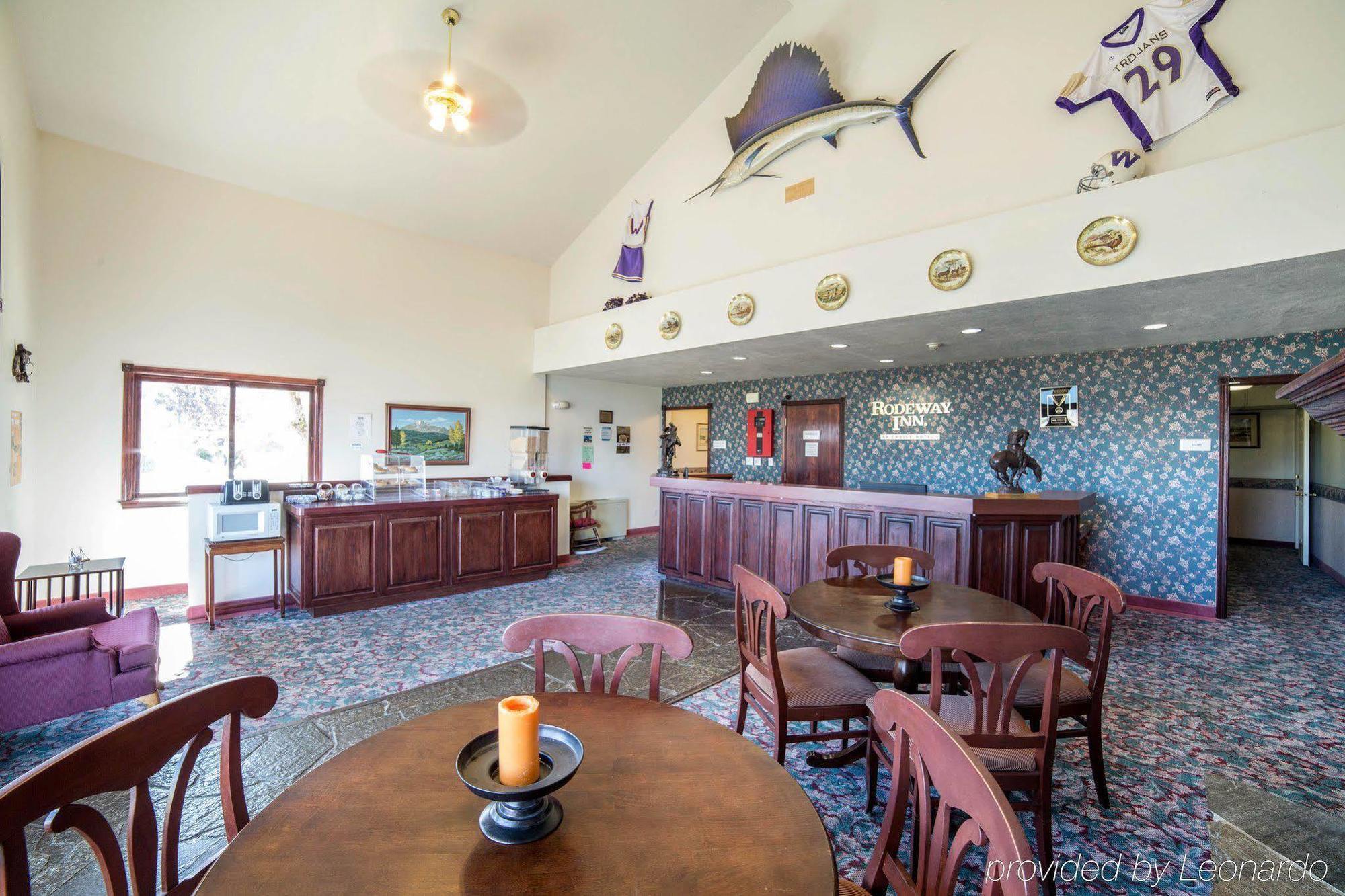 Rodeway Inn Whitehall Extérieur photo