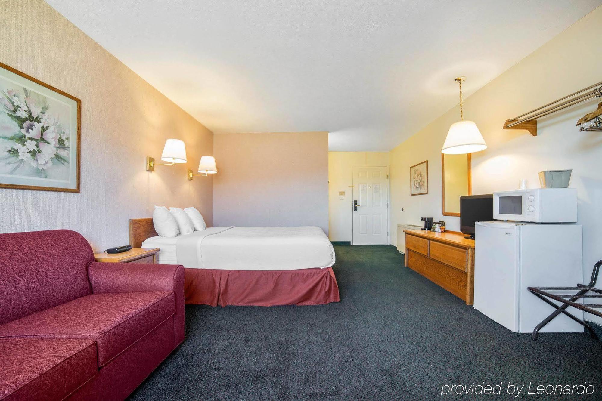 Rodeway Inn Whitehall Extérieur photo
