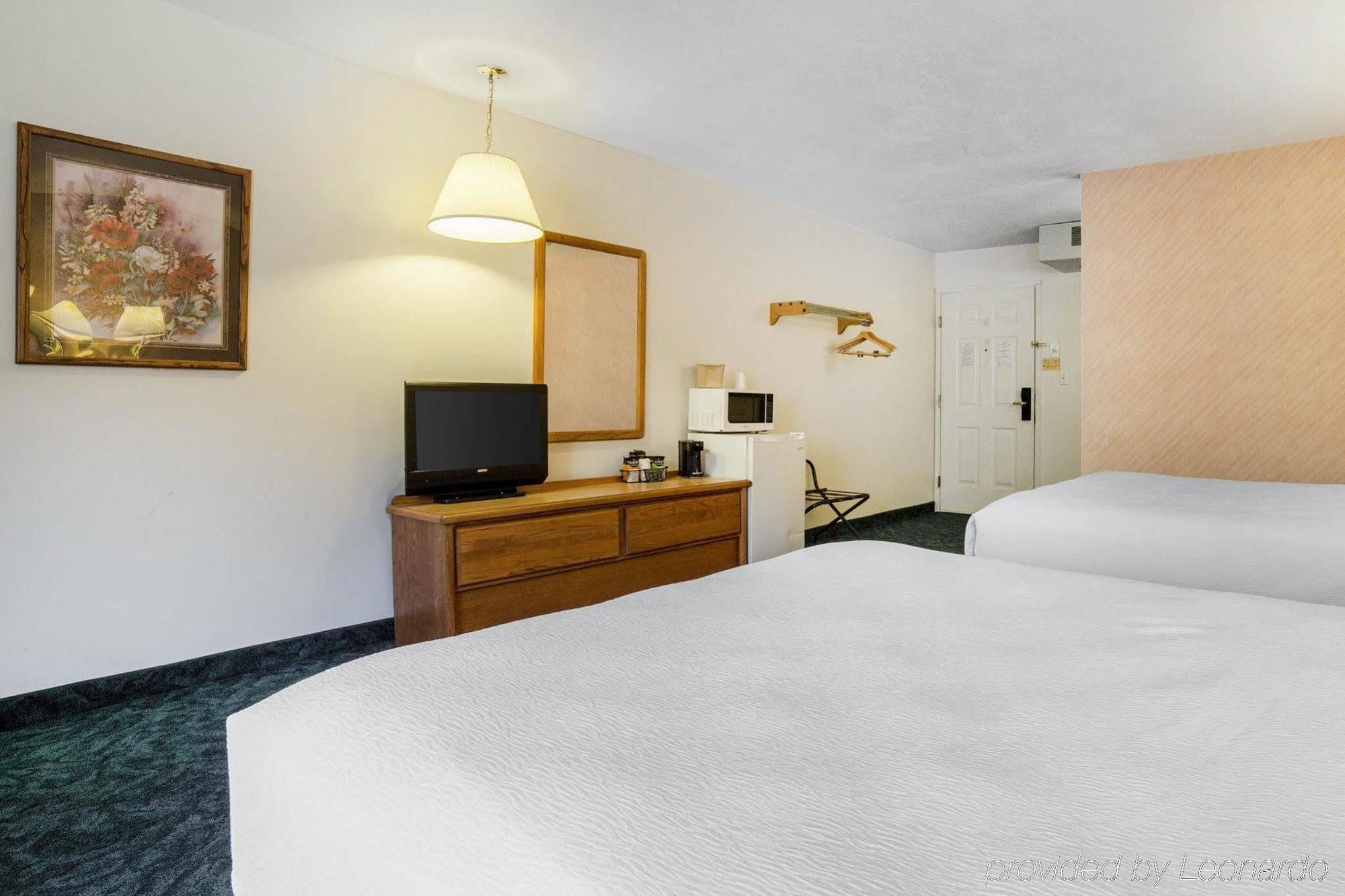 Rodeway Inn Whitehall Extérieur photo